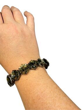 Dillards green crystal elastic bracelet